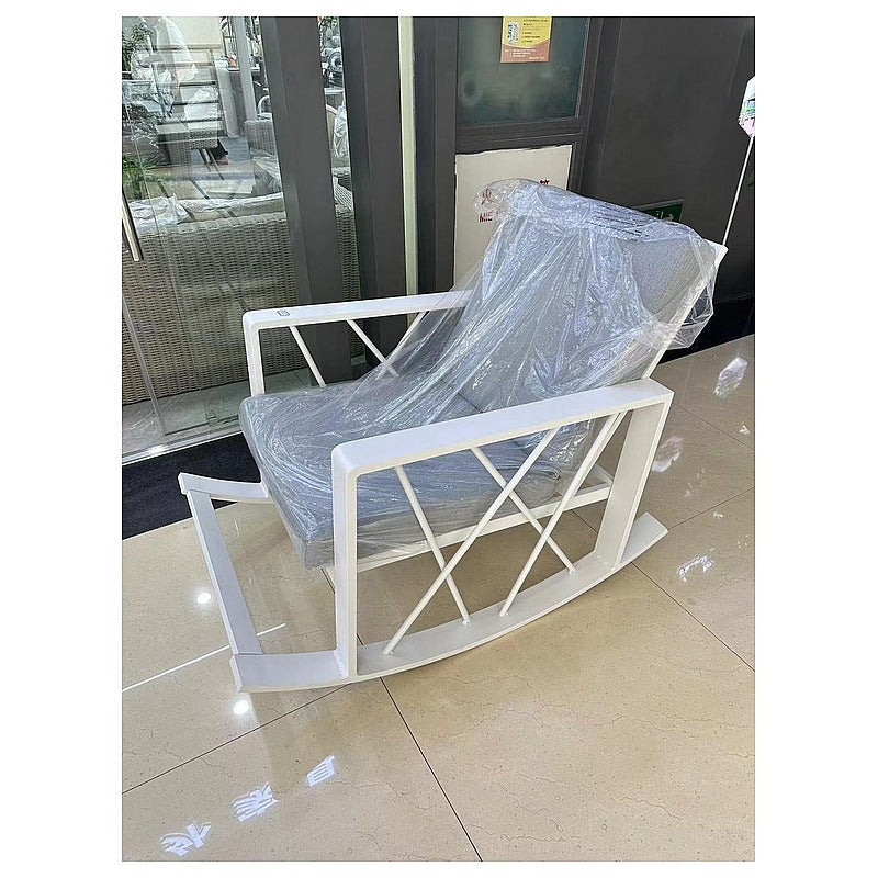 H-JHA09 - SILLÓN MECEDORA DE METAL BLANCO (1/1)