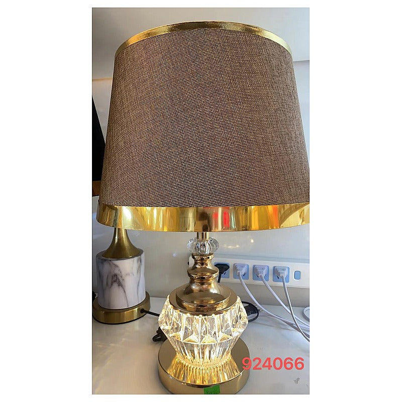 IP-XA03 - LÁMPARA DE MESA CON PANTALLA DORADA (24/1)